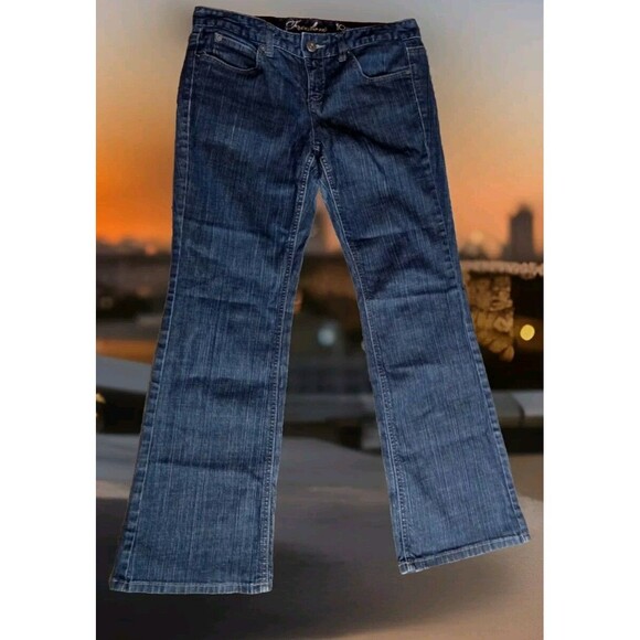 Freedom Women's Jean's Size 10S Blue Flare Leg Pockets - Picture 1 of 7
